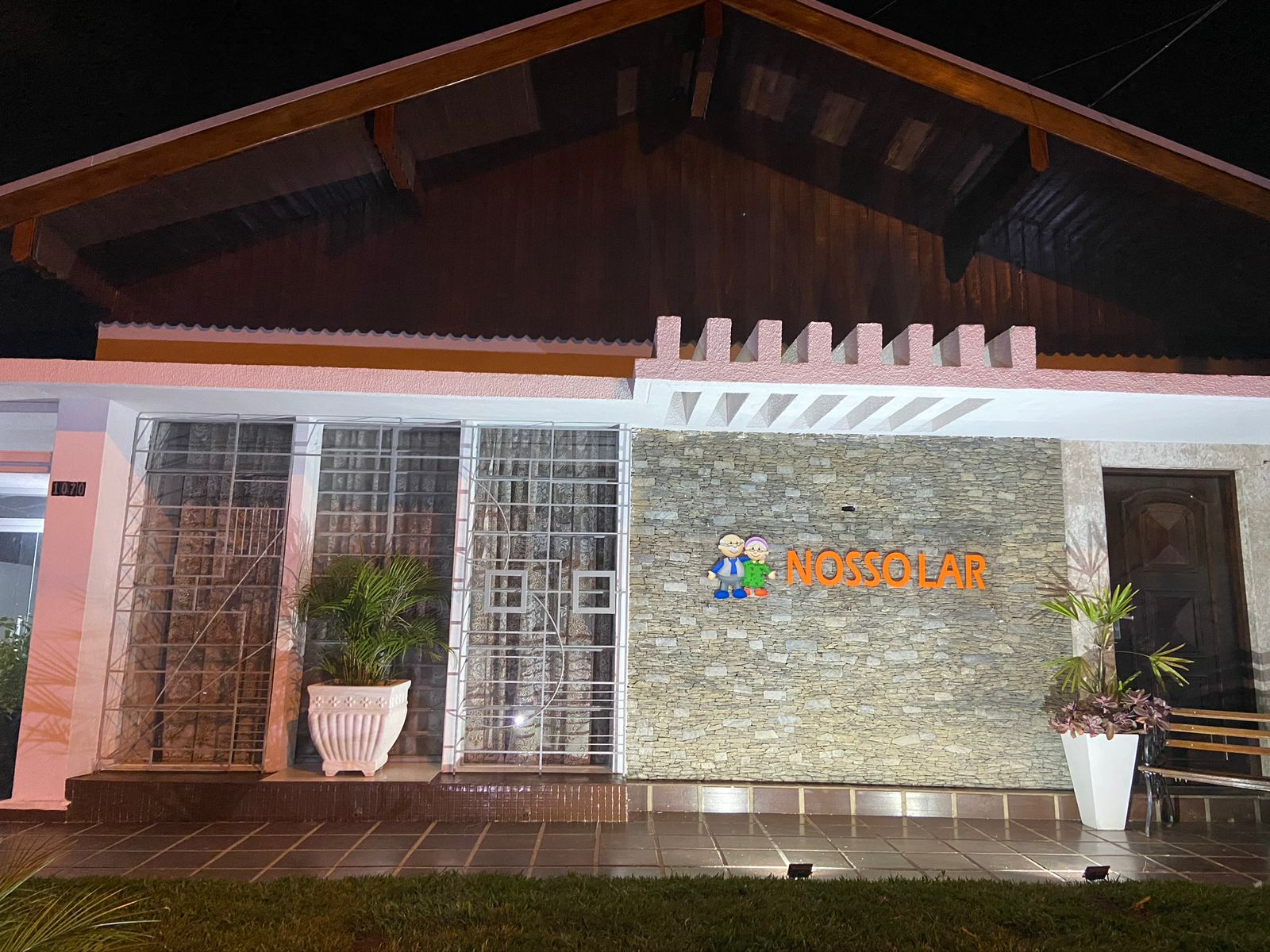 Fachada Unidade Prado Velho à noite
